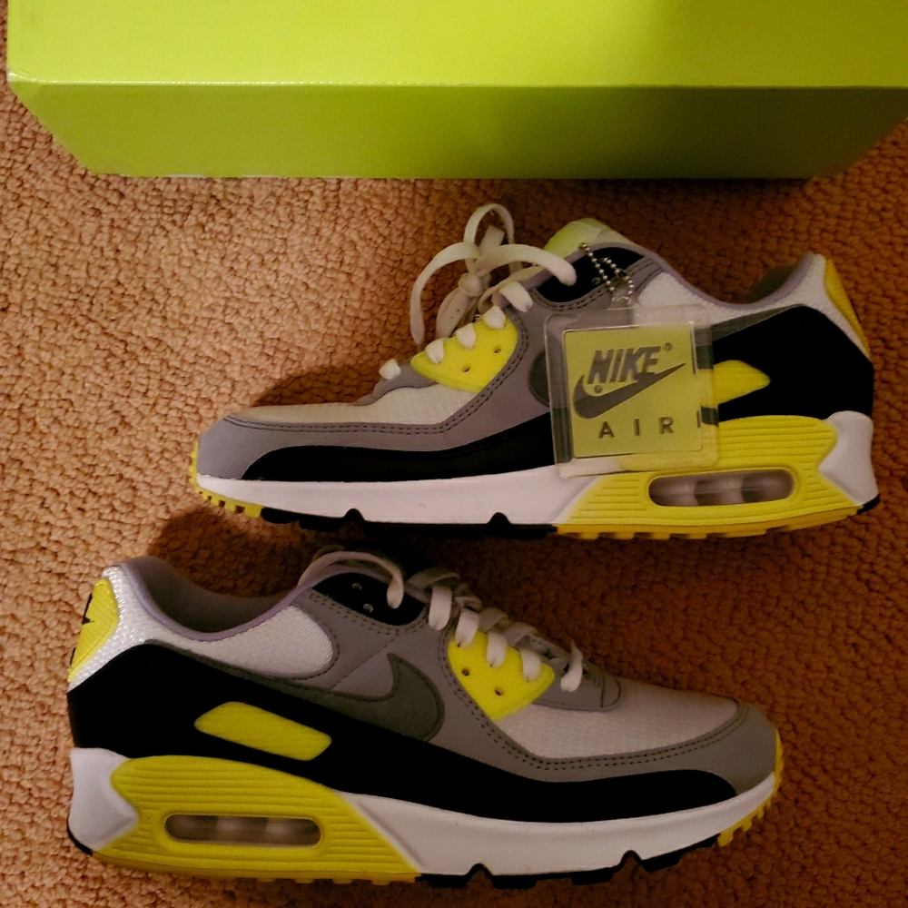 Air max 90 Volt Size 10